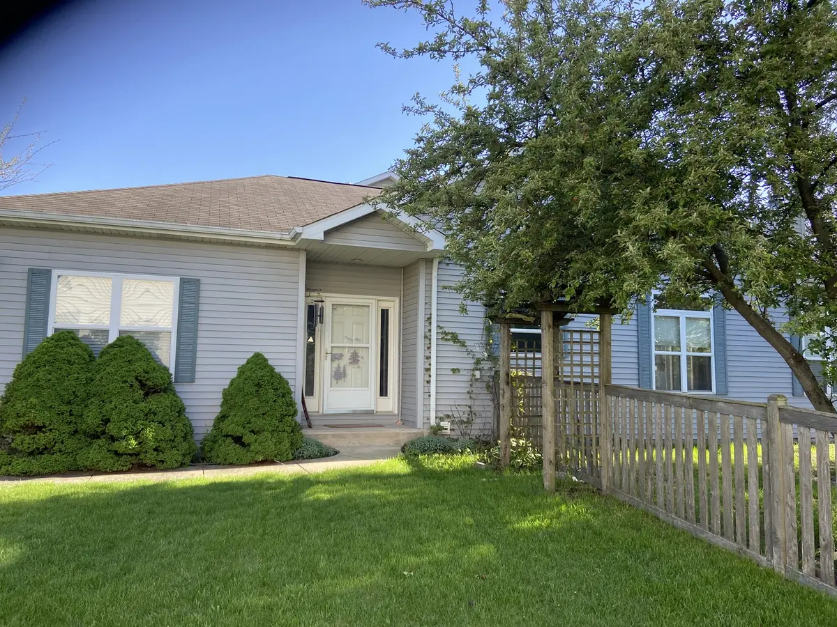 586 Chestnut DR, Oswego, IL 60543