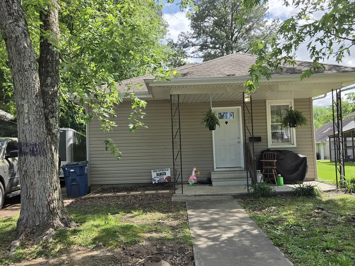 718 E Taylor ST, Benton, IL 62812