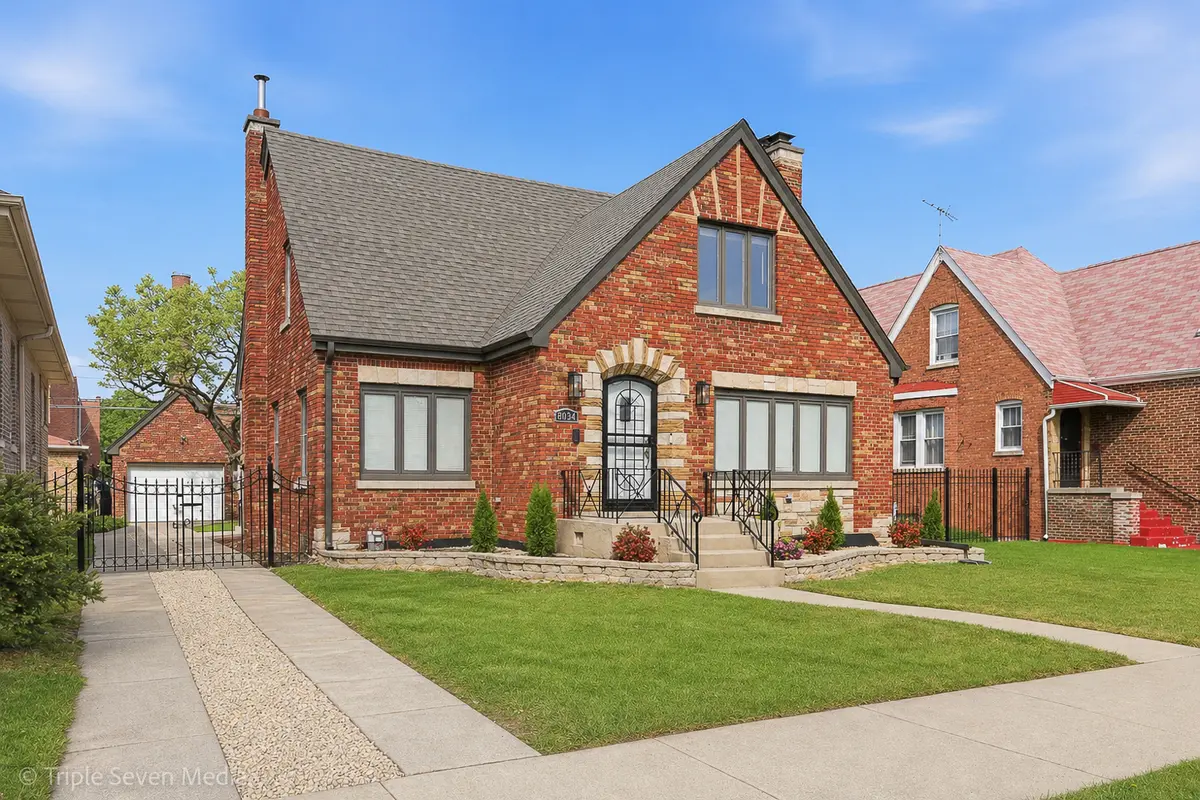 8034 S Clyde AVE, Chicago, IL 60617