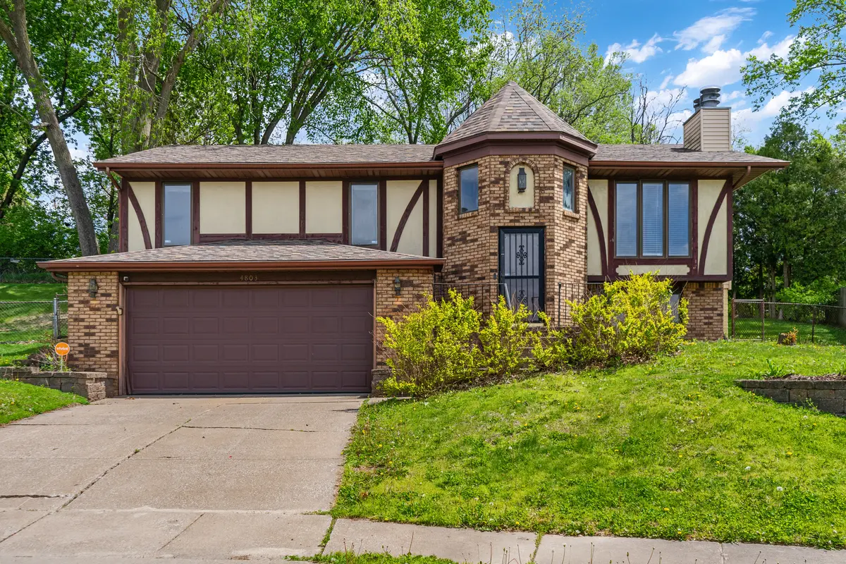 4803 Taylor ST, Davenport, IA 52806