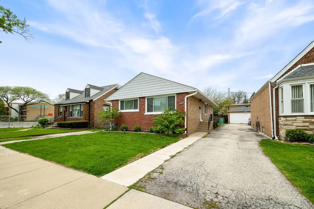 9636 S TROY AVE, Evergreen Park, IL 60805