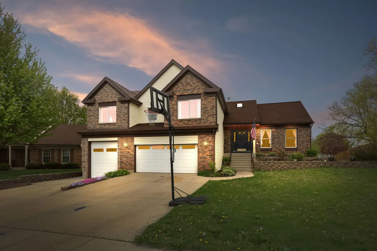 6 Cambridge CT, Cary, IL 60013