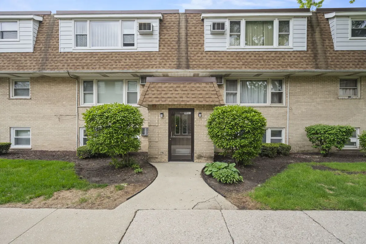9911 W 58th ST #2, Countryside, IL 60525