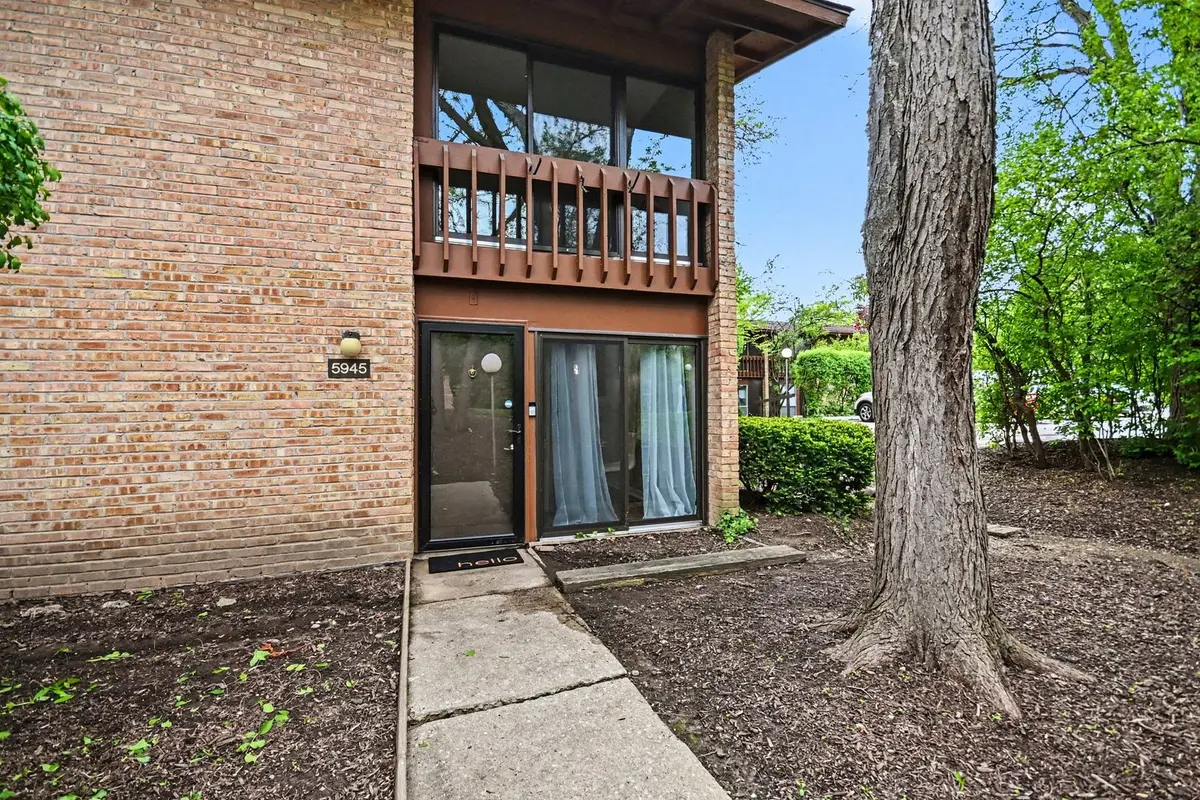 5945 Meadow DR, Lisle, IL 60532