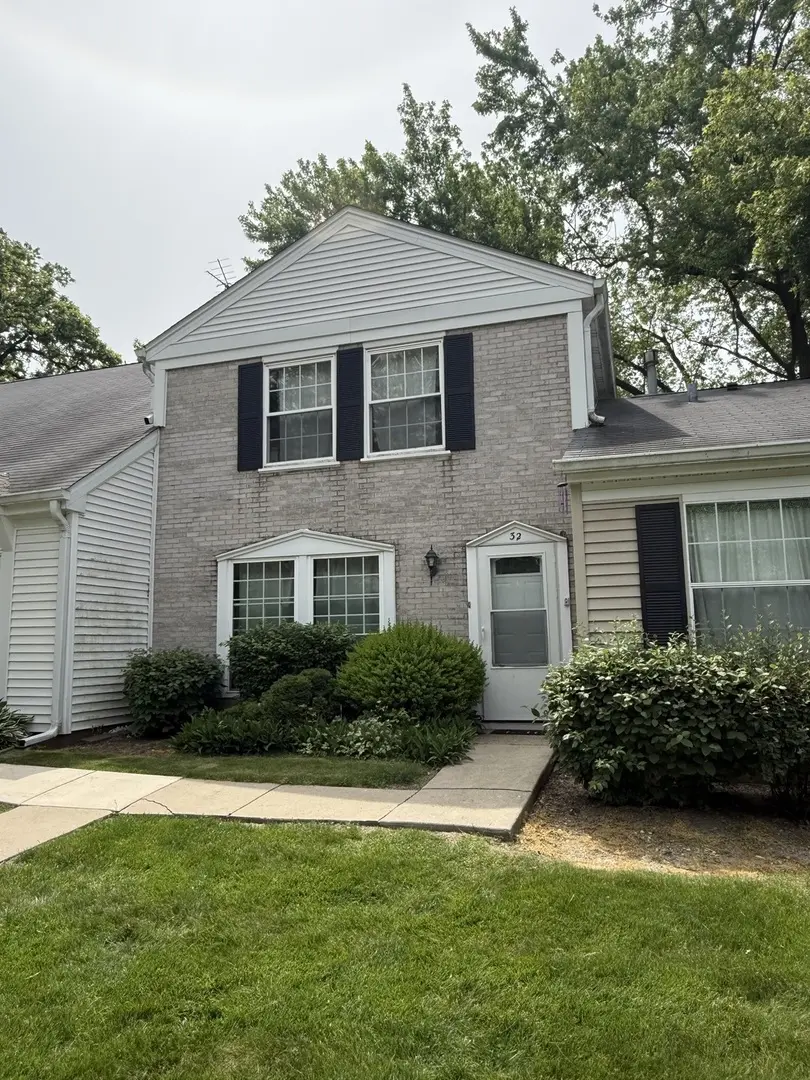 32 Bright Oaks CIR #1, Cary, IL 60013
