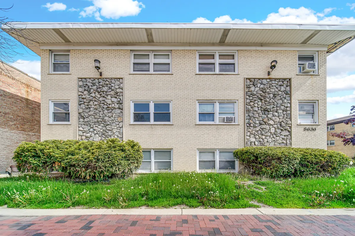 8636 Grand AVE #1D, River Grove, IL 60171