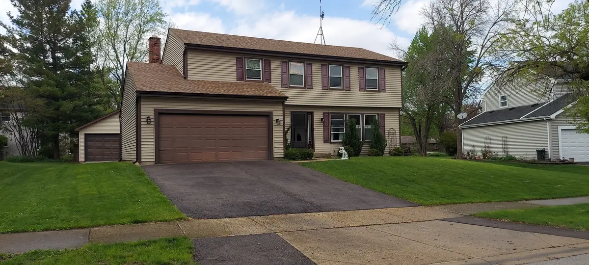 241 Briarheath LN, Naperville, IL 60565