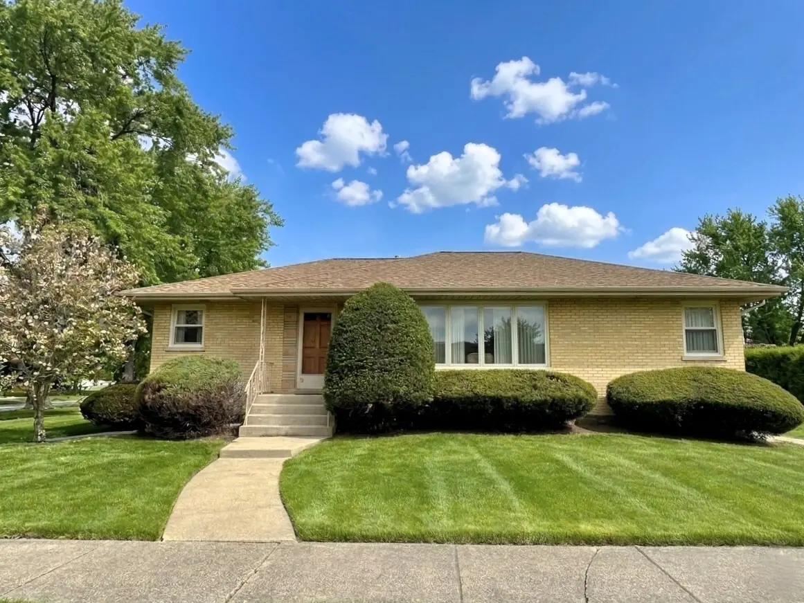 10045 S 53rd AVE, Oak Lawn, IL 60453