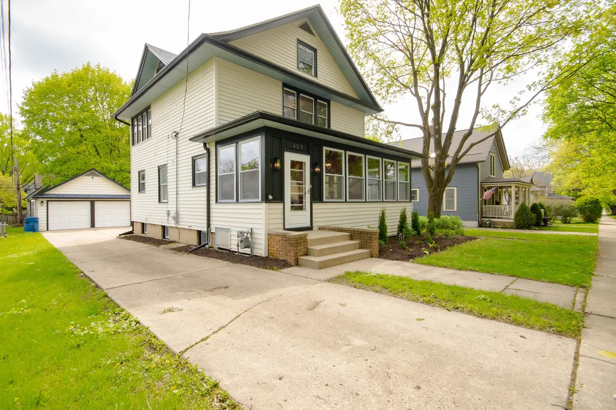 409 S 3rd ST, West Dundee, IL 60118