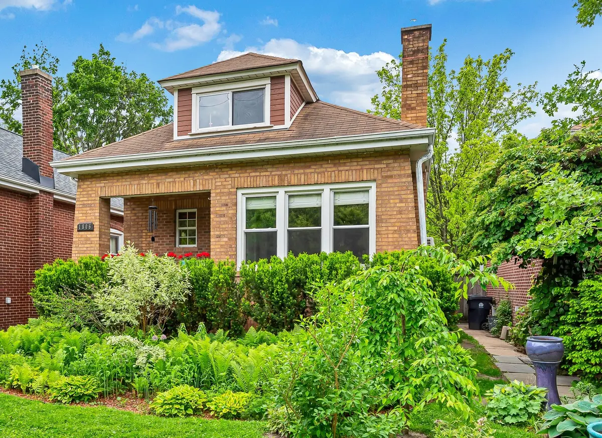 1806 Greenleaf ST, Evanston, IL 60202