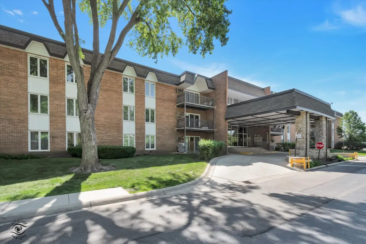 4250 Saratoga AVE #307, Downers Grove, IL 60515