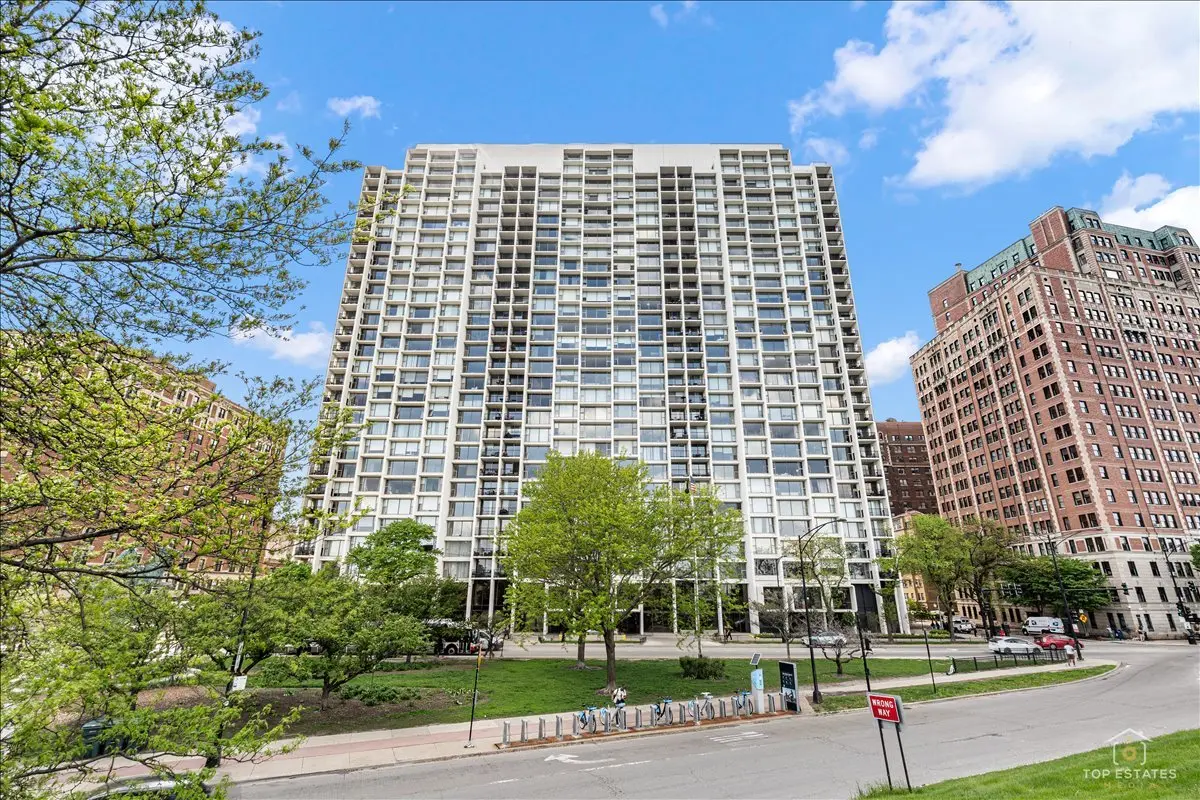 3200 N Lake Shore DR #2601, Chicago, IL 60657