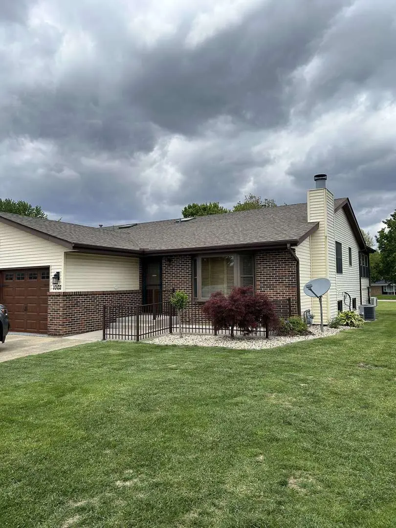 1002 Thornberry CT, Ottawa, IL 61350