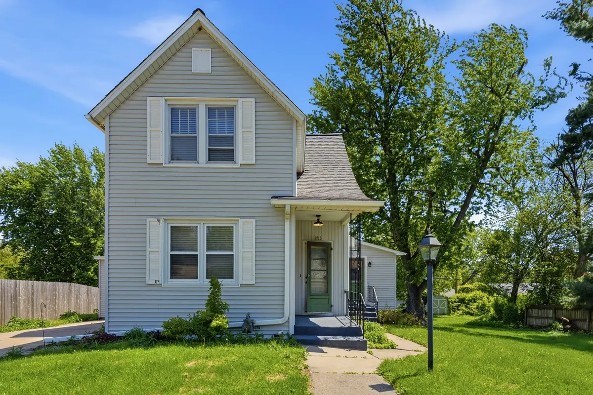 1713 N 5th ST, Clinton, IA 52732