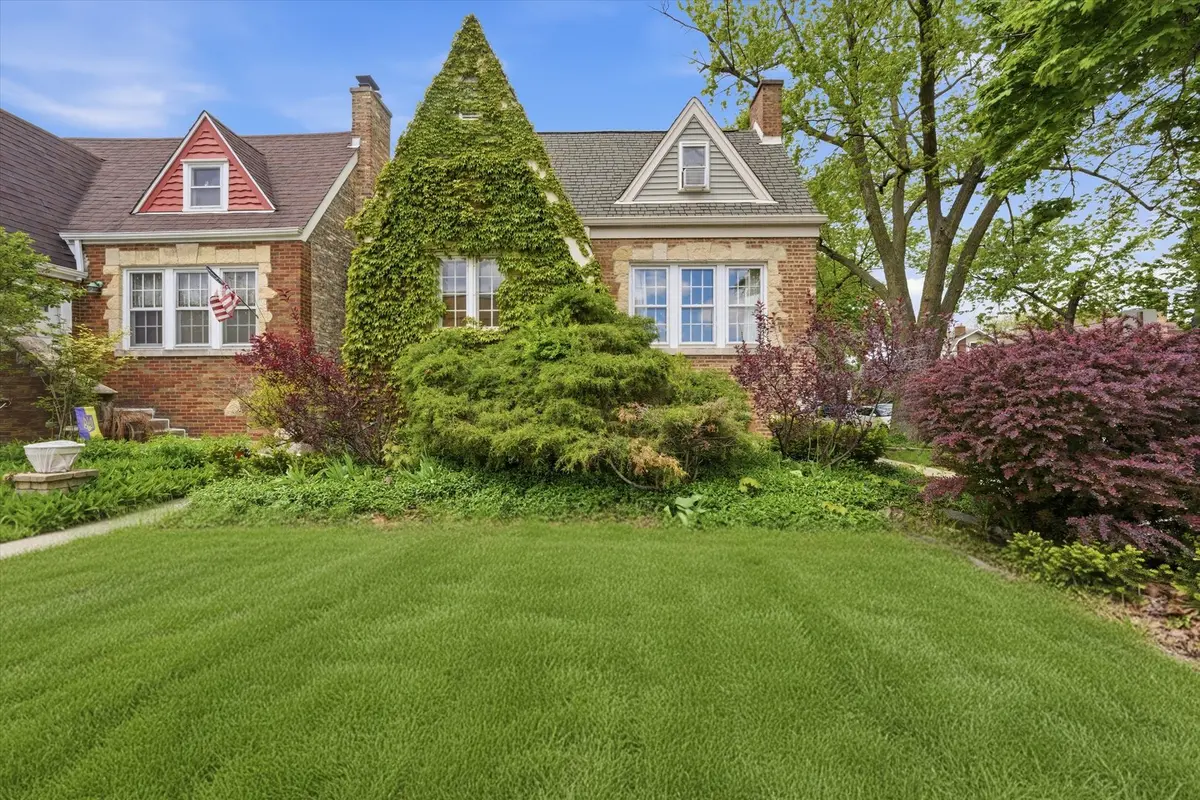 3100 Clinton AVE, Berwyn, IL 60402