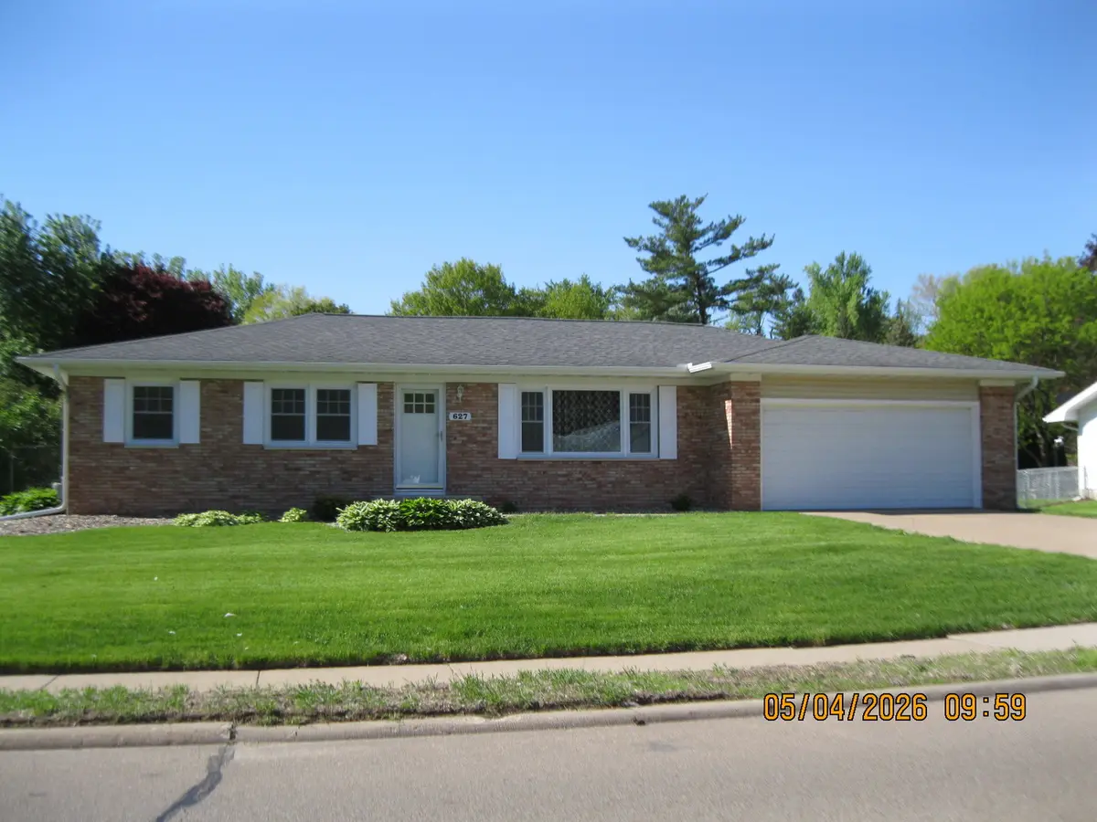 627 13th AVE N, Clinton, IA 52732