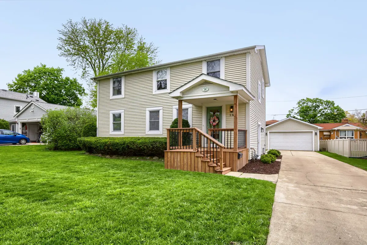 26 W Glenlake AVE, Roselle, IL 60172