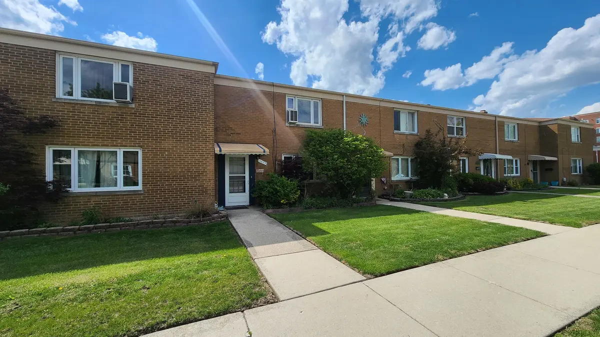 3820 Forest AVE, Brookfield, IL 60513