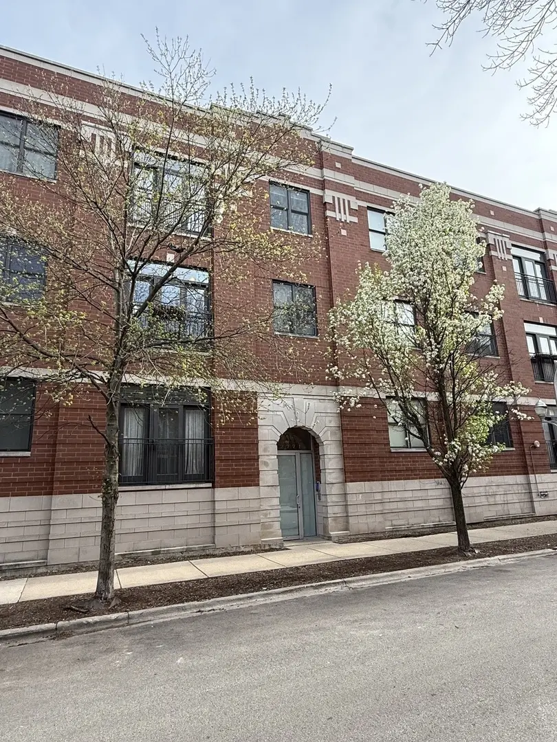 2771 W francis PL #302N, Chicago, IL 60647