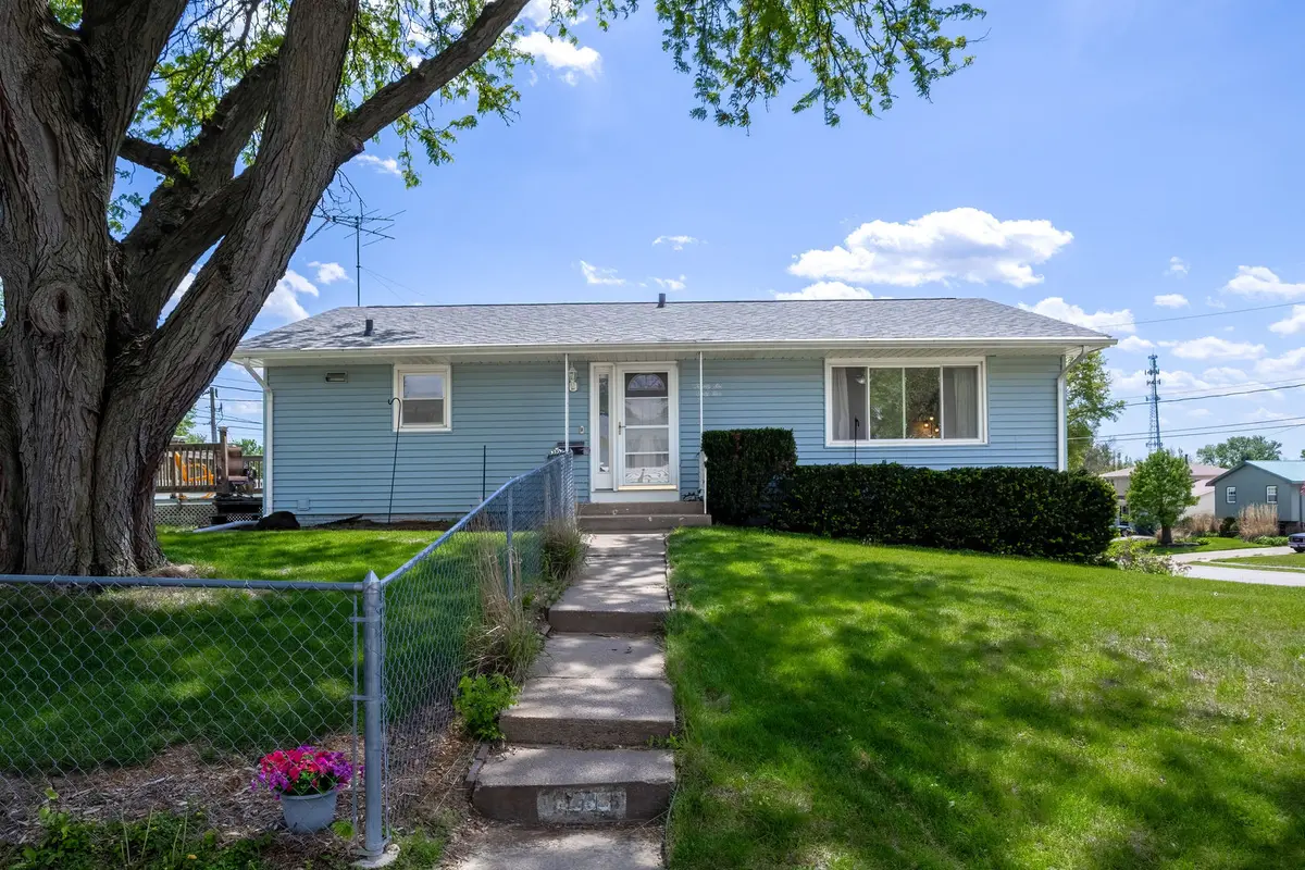 2665 W 35th ST, Davenport, IA 52806