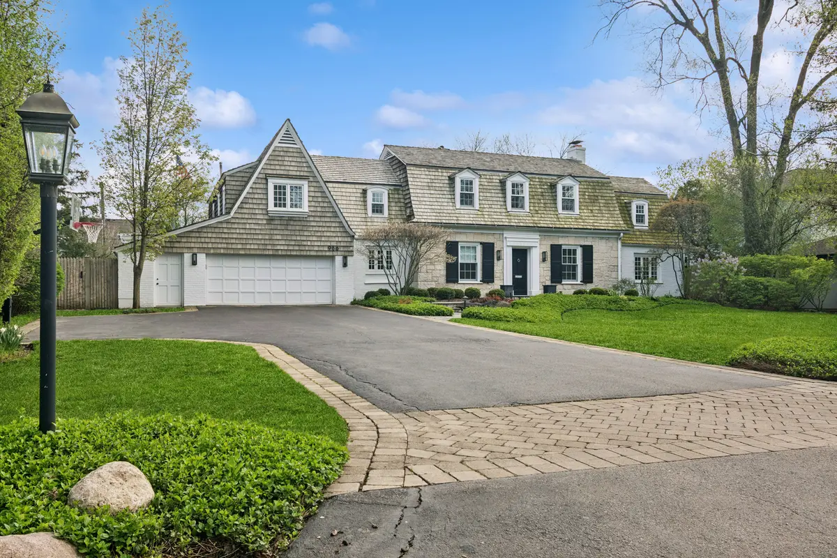 986 Brittany RD, Highland Park, IL 60035