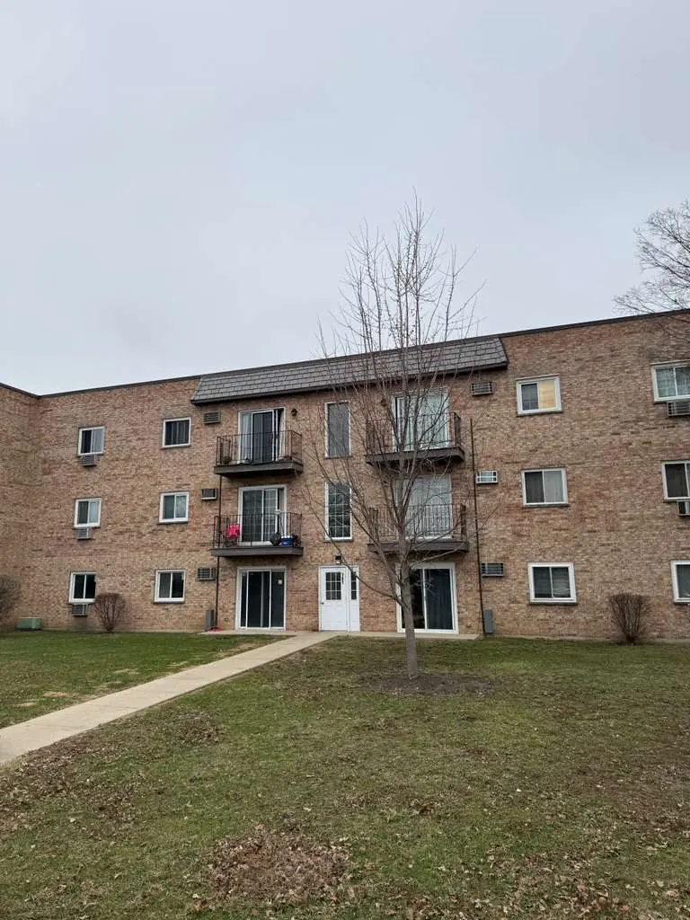 161 W Elk TRL #262, Carol Stream, IL 60188