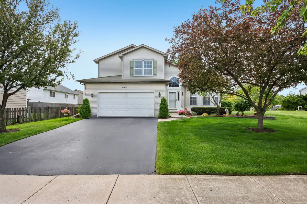 6102 Oldcreek LN, Joliet, IL 60431