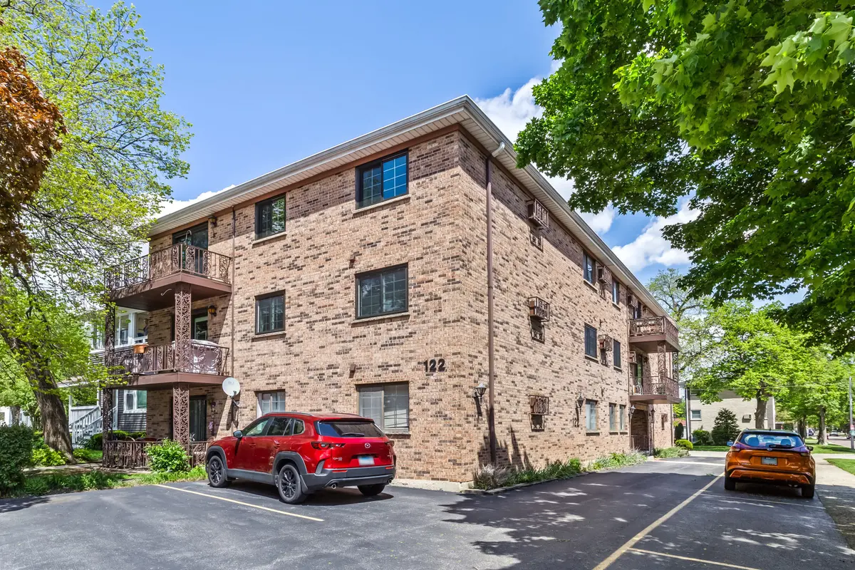 122 Circle AVE #307, Forest Park, IL 60130