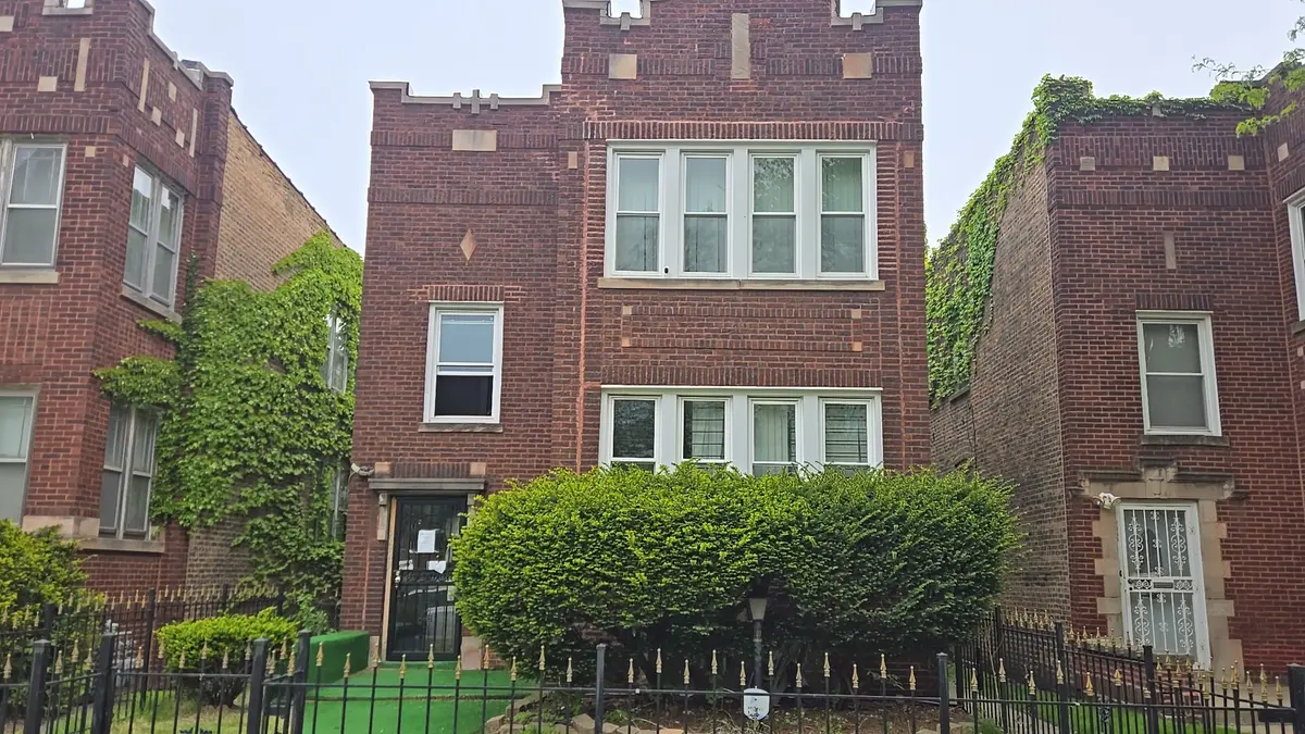 7627 S Bennett AVE, Chicago, IL 60649
