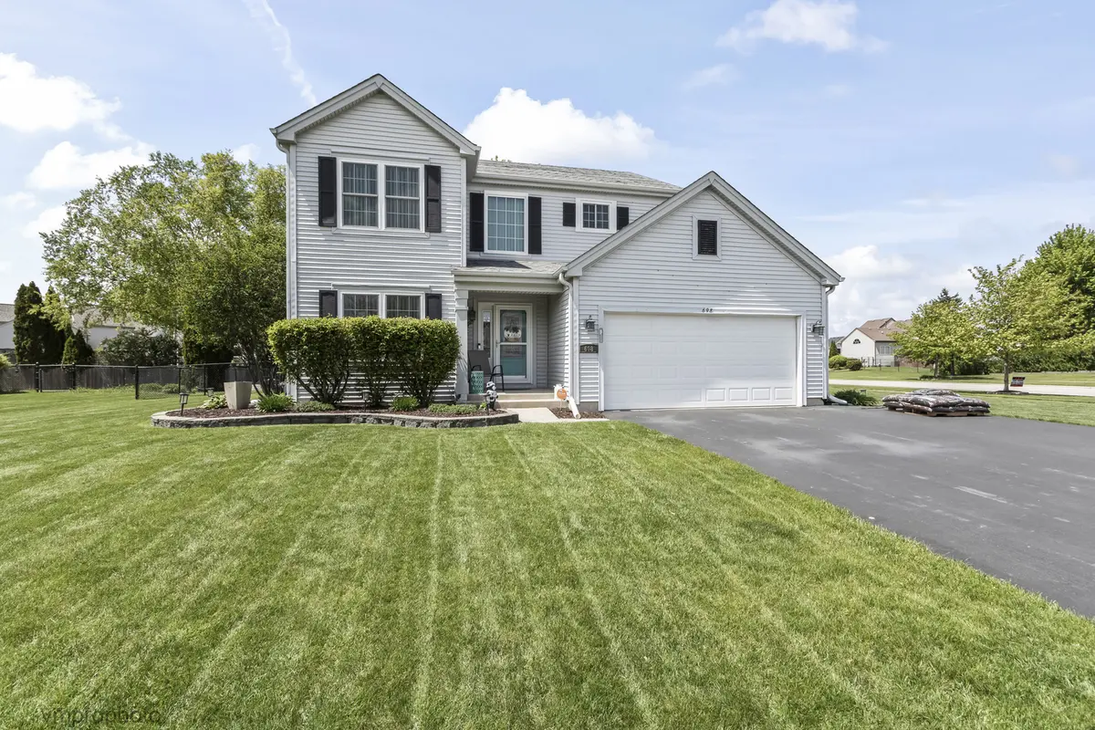 698 Fenwick LN, South Elgin, IL 60177
