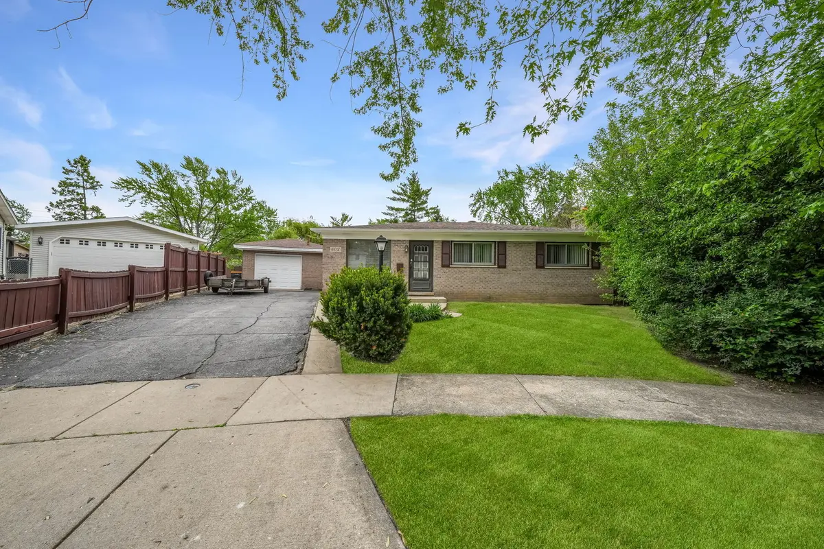602 Bluff CT, Streamwood, IL 60107