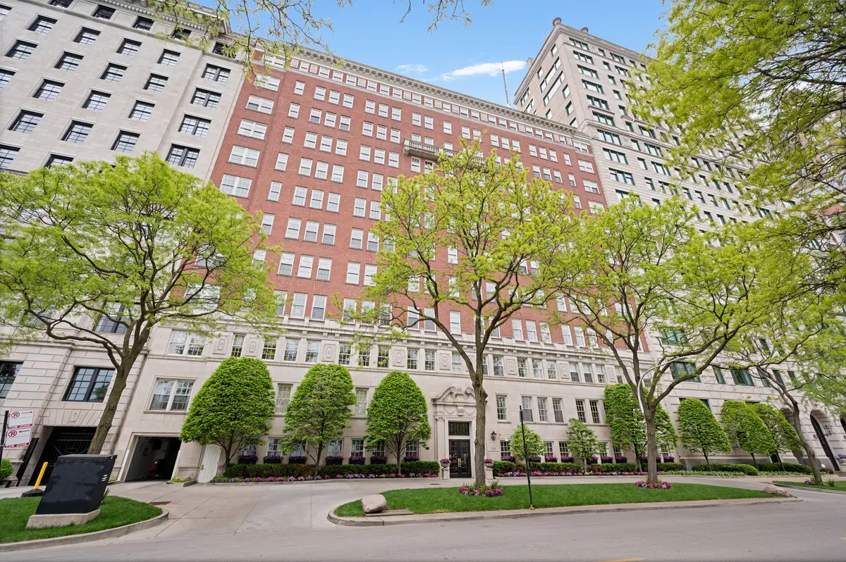 219 E Lake Shore DR #6AB, Chicago, IL 60611