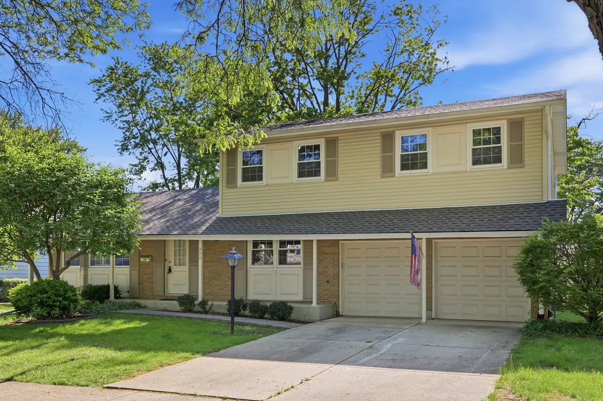 828 N Glenn DR, Palatine, IL 60074