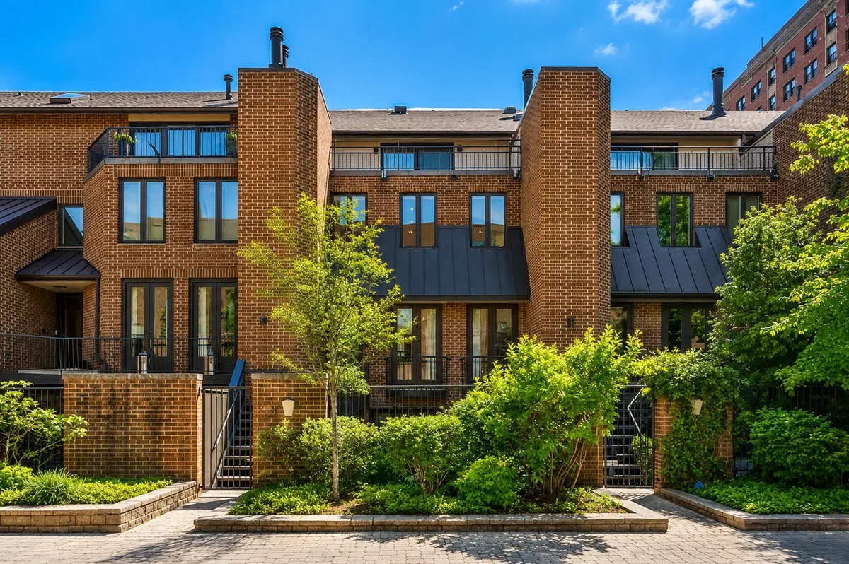 1307 N Sutton PL, Chicago, IL 60610