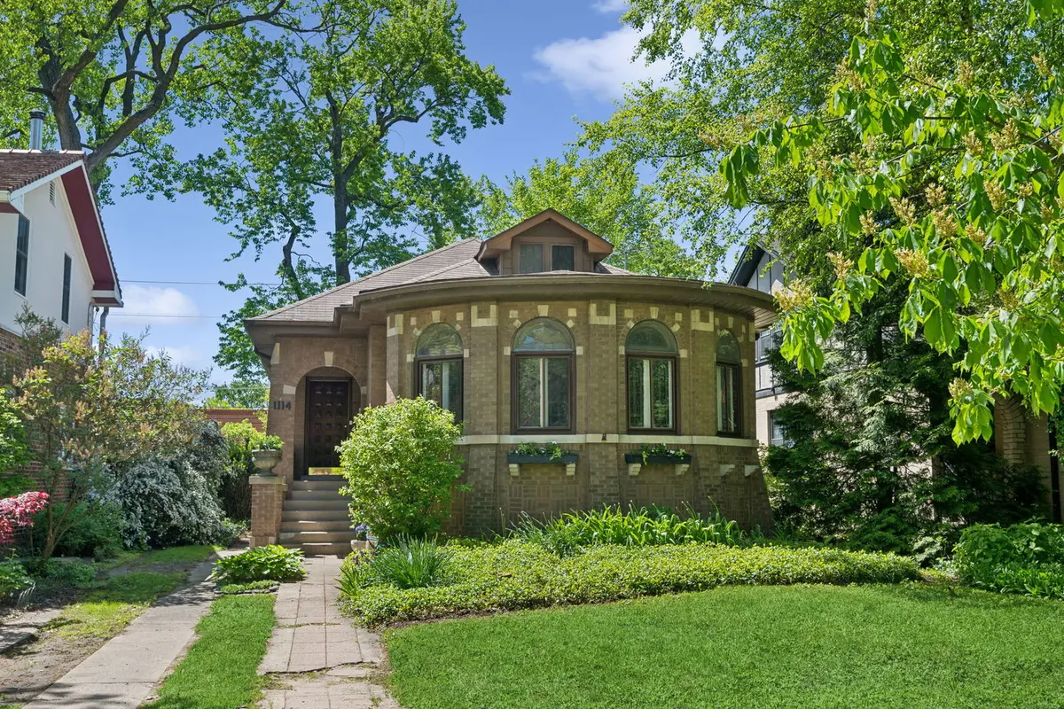 1114 Dobson ST, Evanston, IL 60202