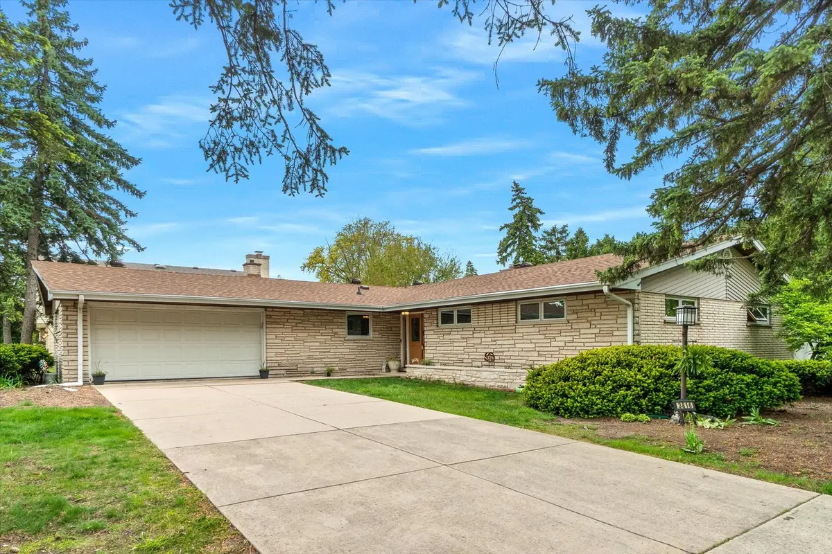 3816 Cumnor RD, Downers Grove, IL 60515