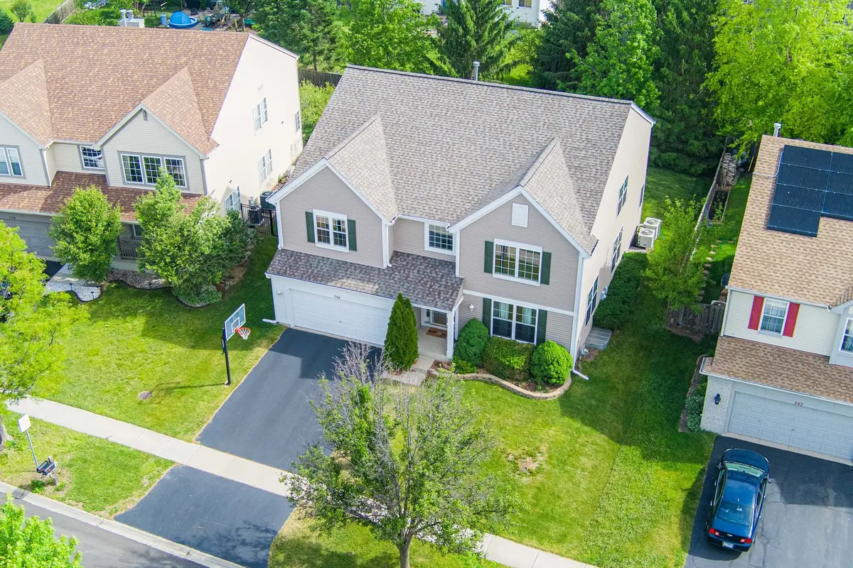 746 Bluebell LN, Pingree Grove, IL 60140