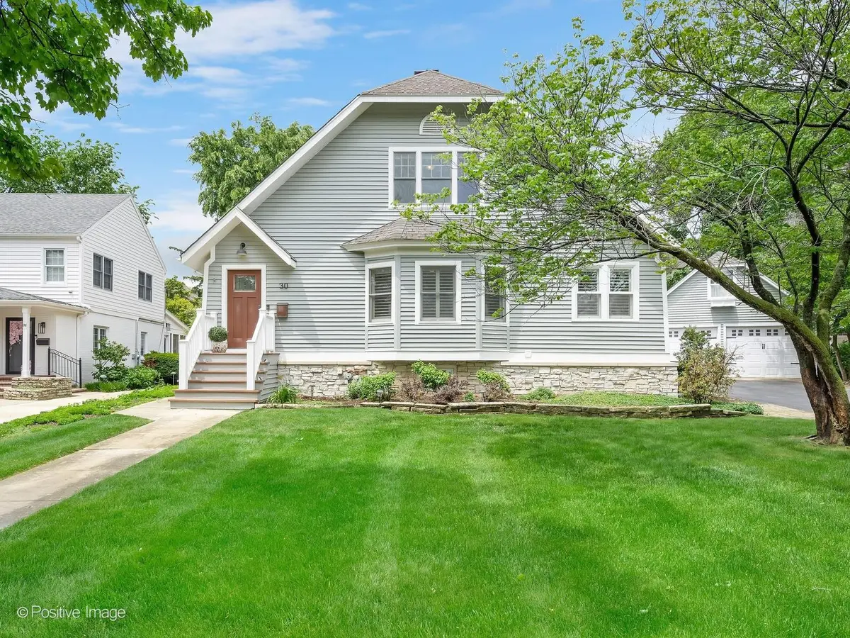 30 Waverly AVE, Clarendon Hills, IL 60514