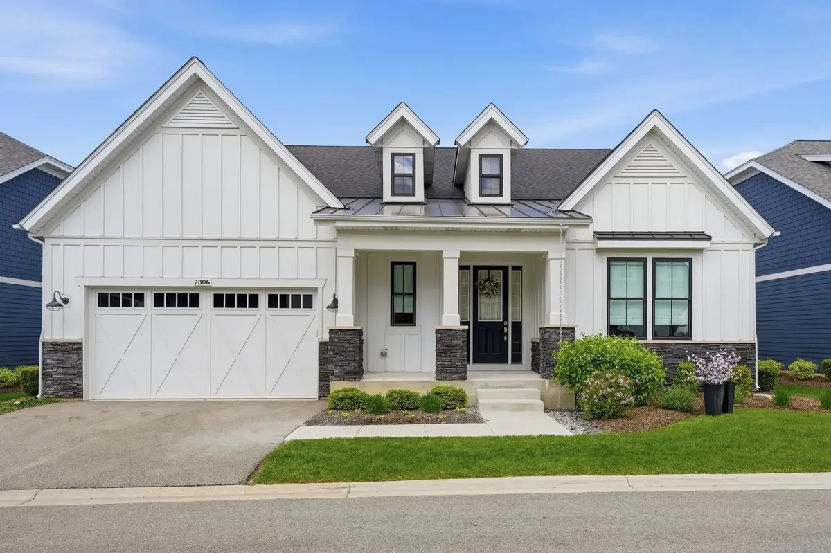 2806 Parkside CIR, Glenview, IL 60026
