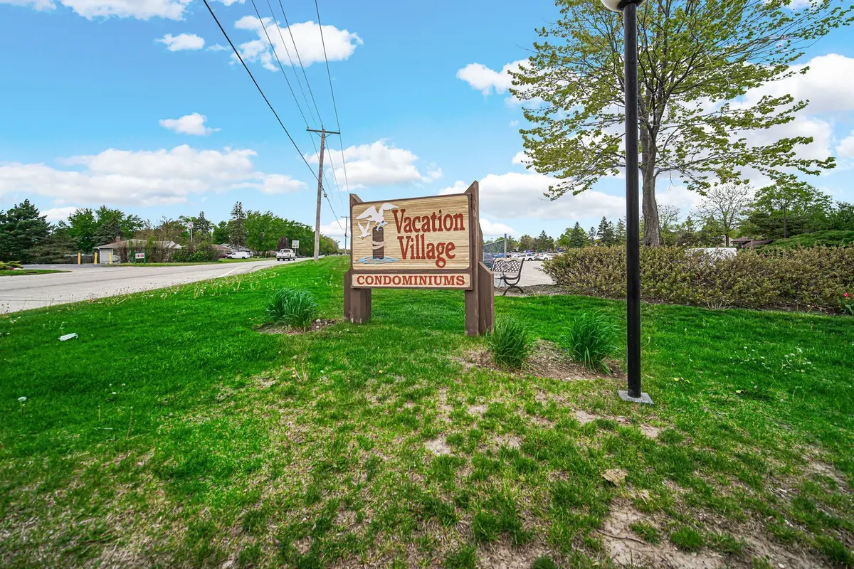 23 Jamaica Colony ST #2, Fox Lake, IL 60020