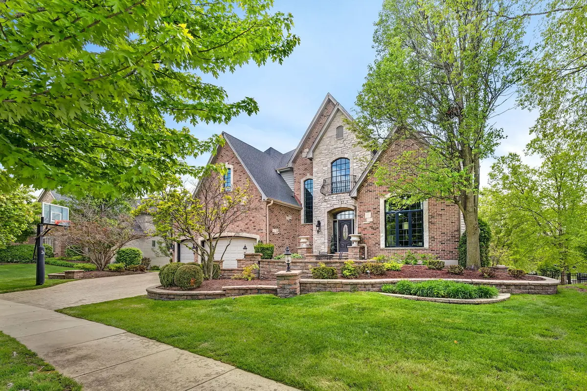 3711 Timber Creek LN, Naperville, IL 60565