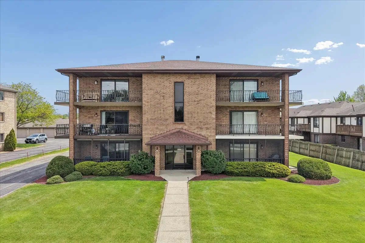 17979 Oak Park AVE #2N, Tinley Park, IL 60477