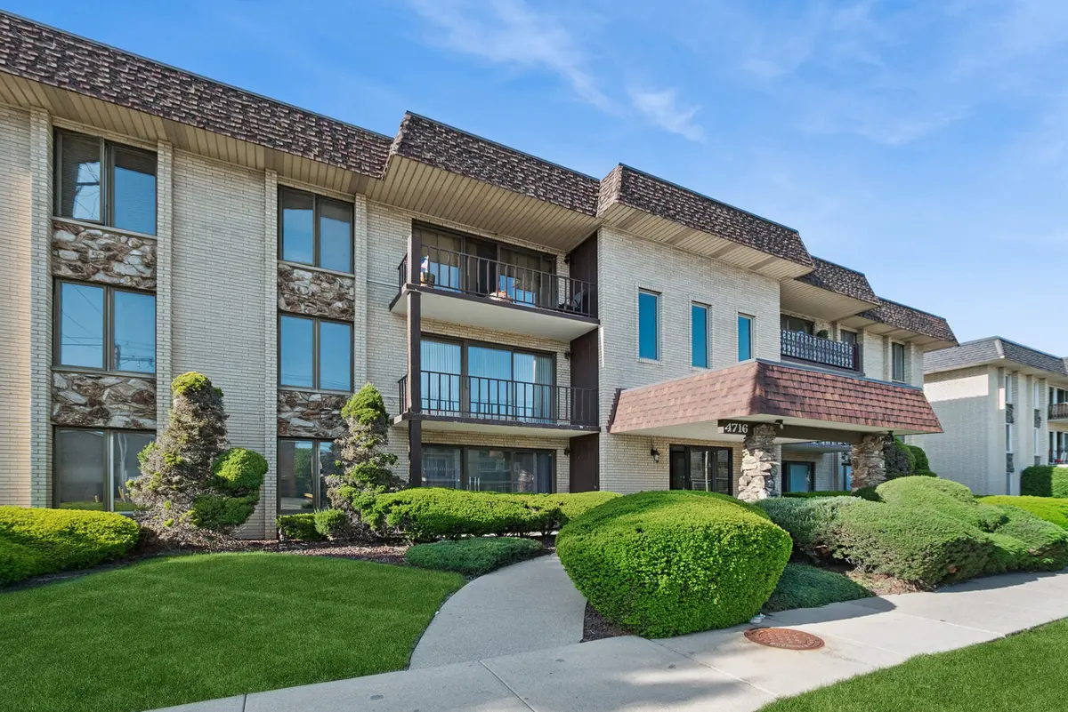 4716 W 106th PL #2B, Oak Lawn, IL 60453