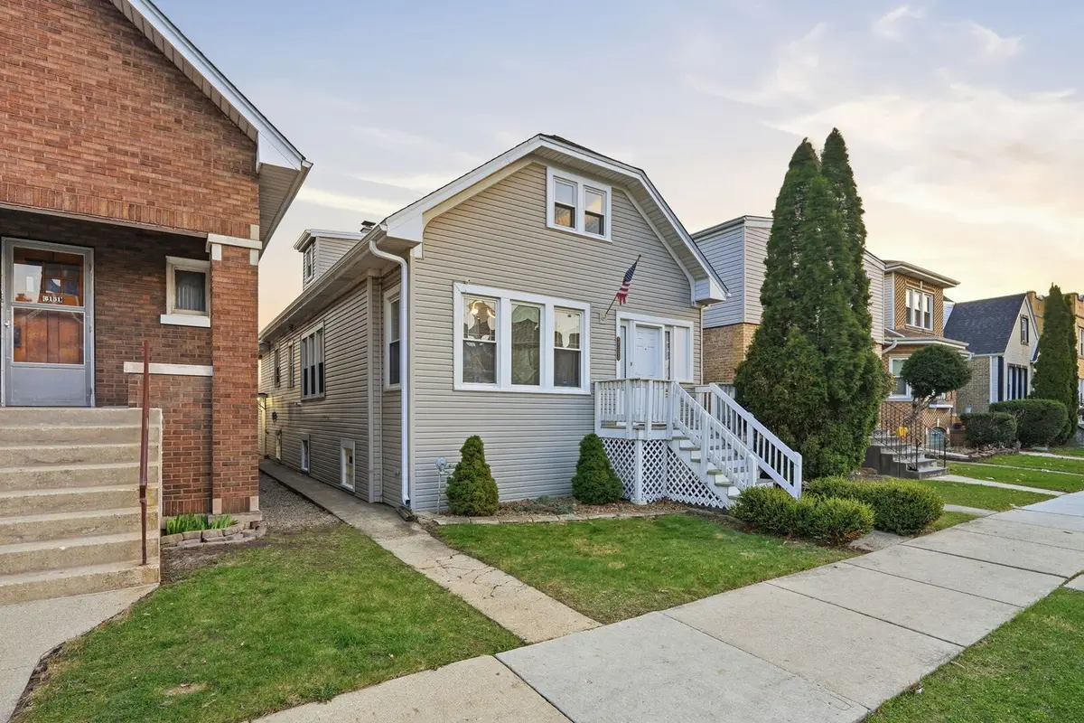 5135 W Melrose ST, Chicago, IL 60641