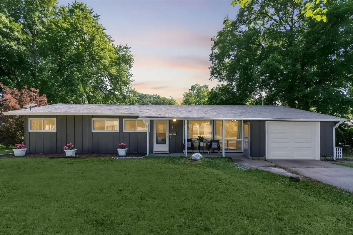 4 Woodcliff RD, Montgomery, IL 60538