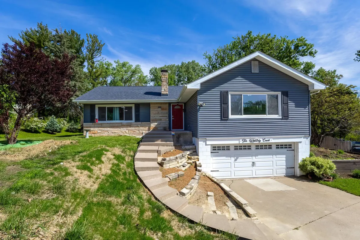 10 Waverly CT, Davenport, IA 52804