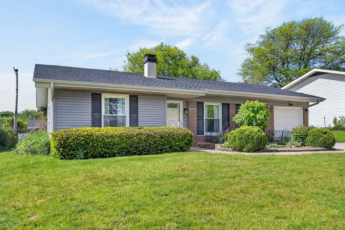 1345 Devonshire LN, Hoffman Estates, IL 60169