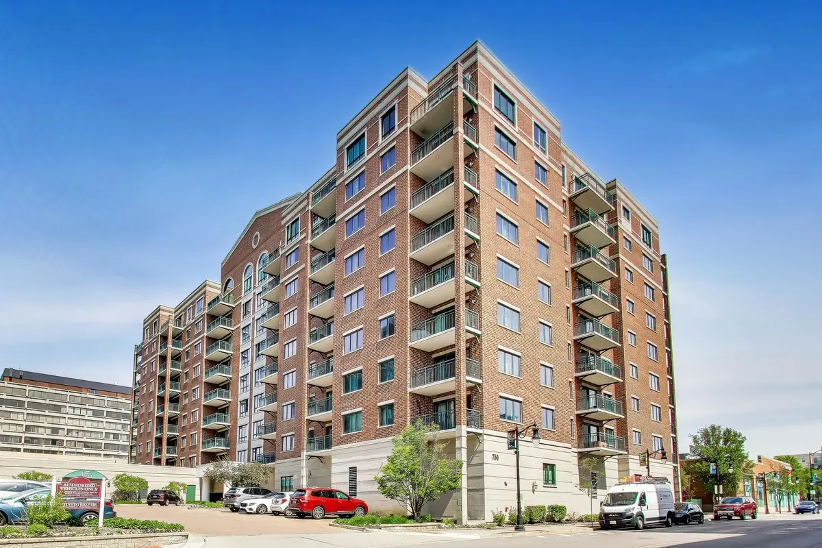 750 Pearson ST #904, Des Plaines, IL 60016