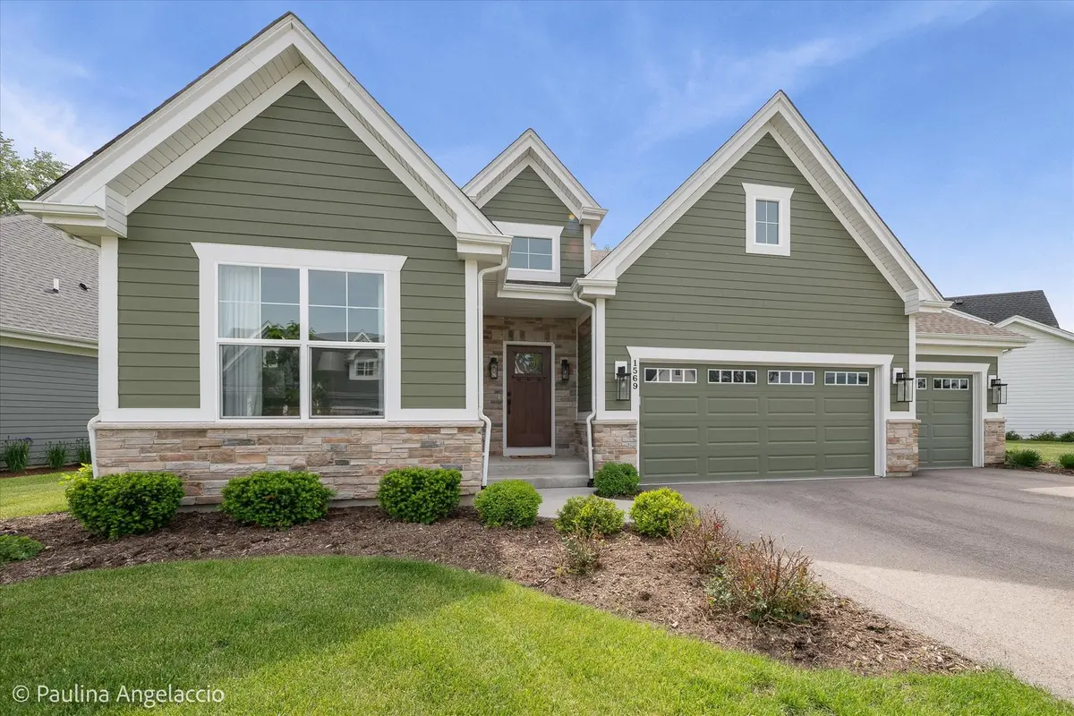 1569 Dempsey DR, St. Charles, IL 60174