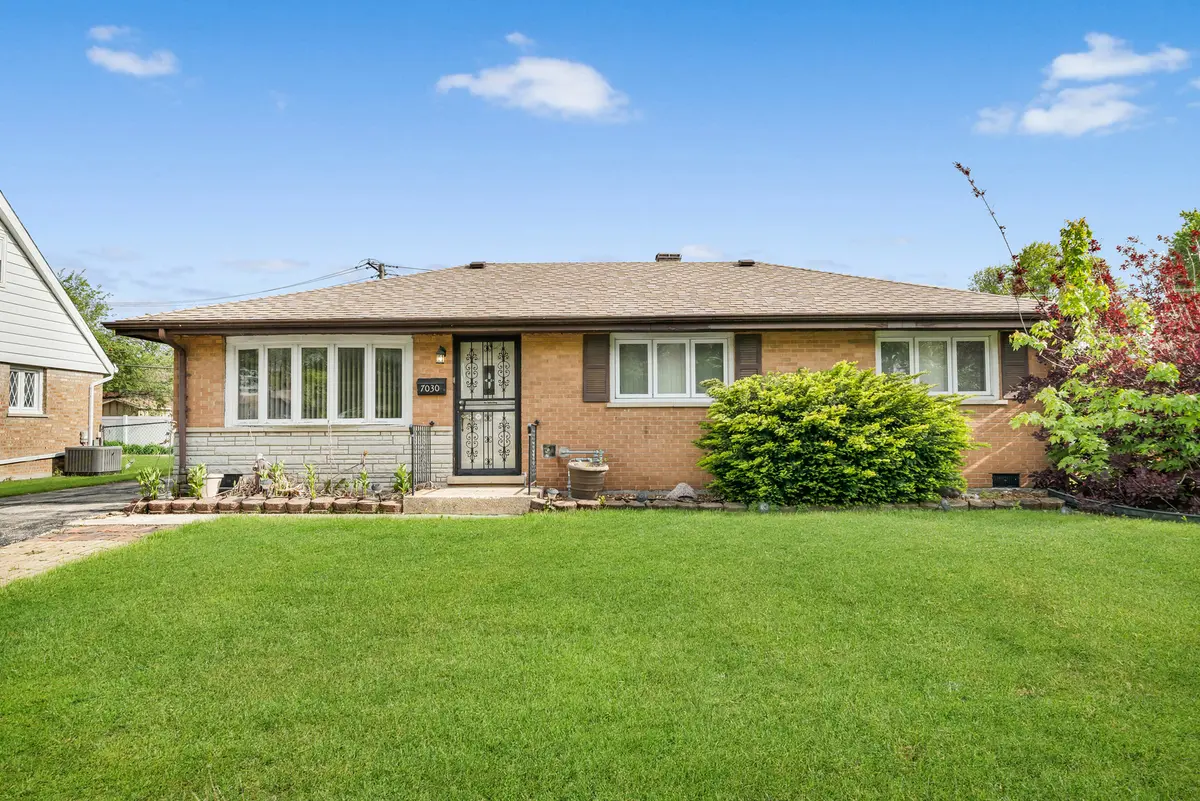 7030 Saratoga DR, Bridgeview, IL 60455